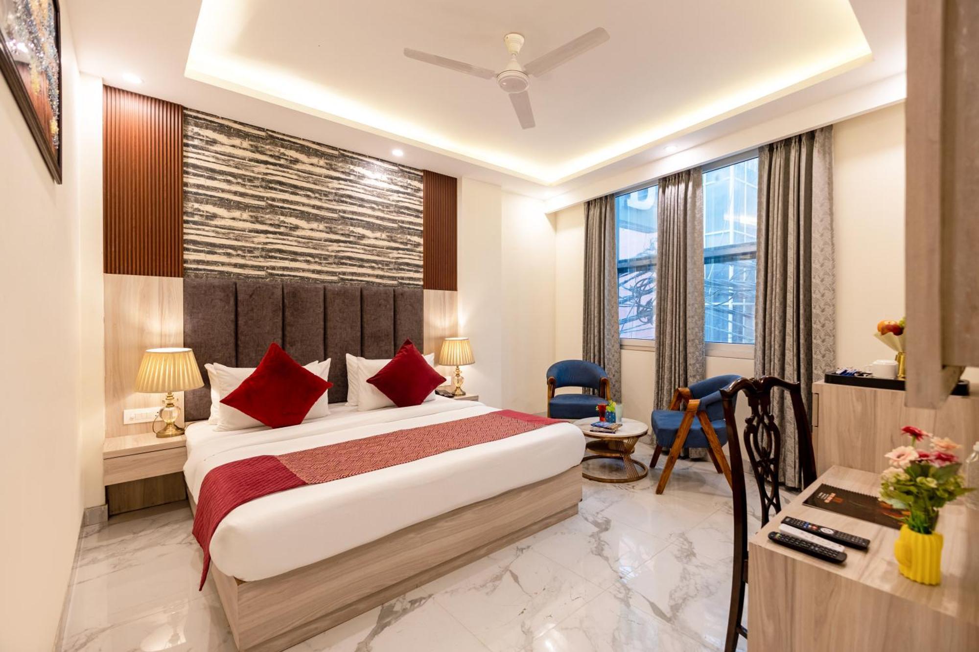 Hotel Ginger Palace Delhi Airport 4*