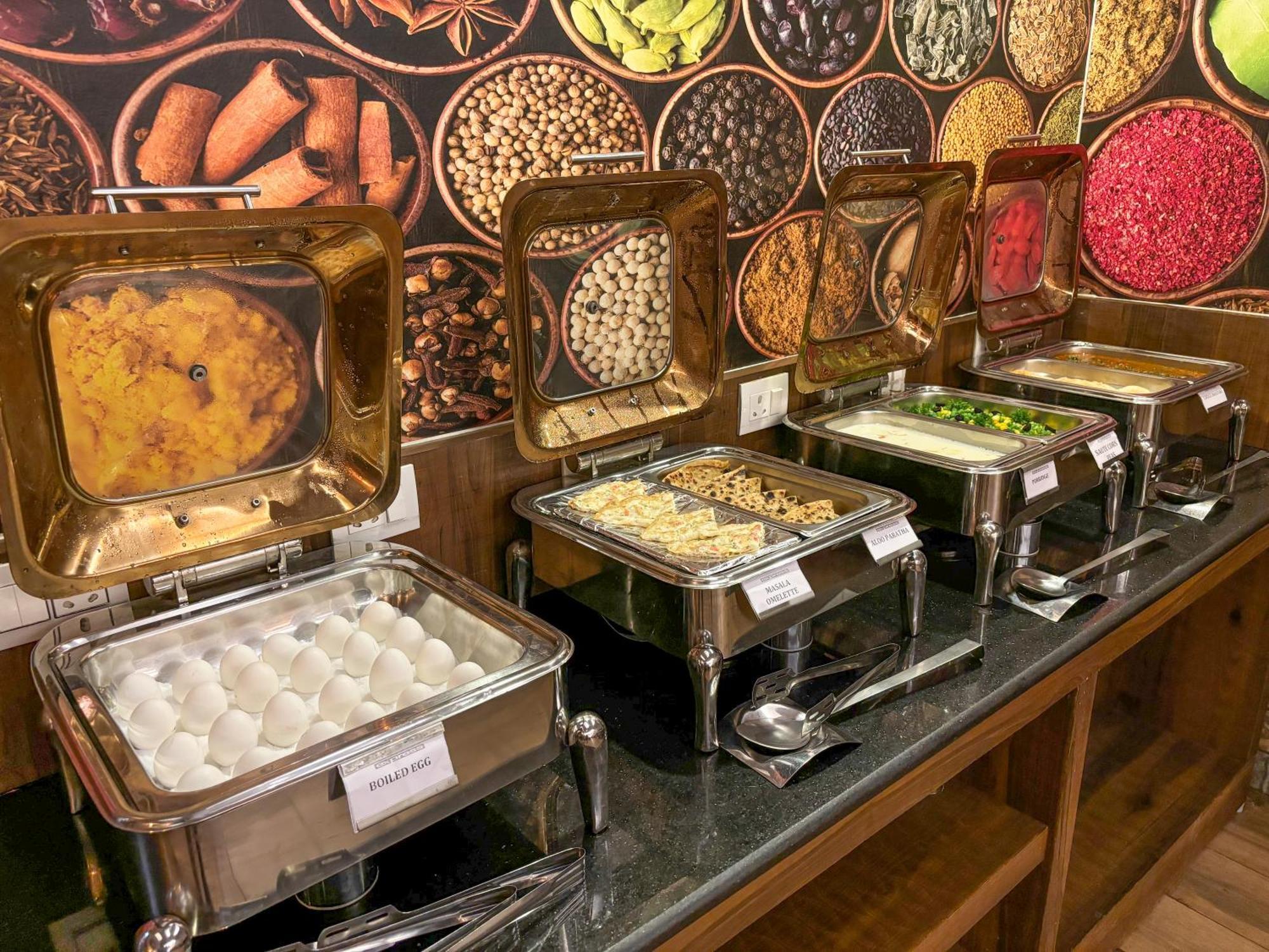 Ginger Palace Delhi Airport Hotel 4*