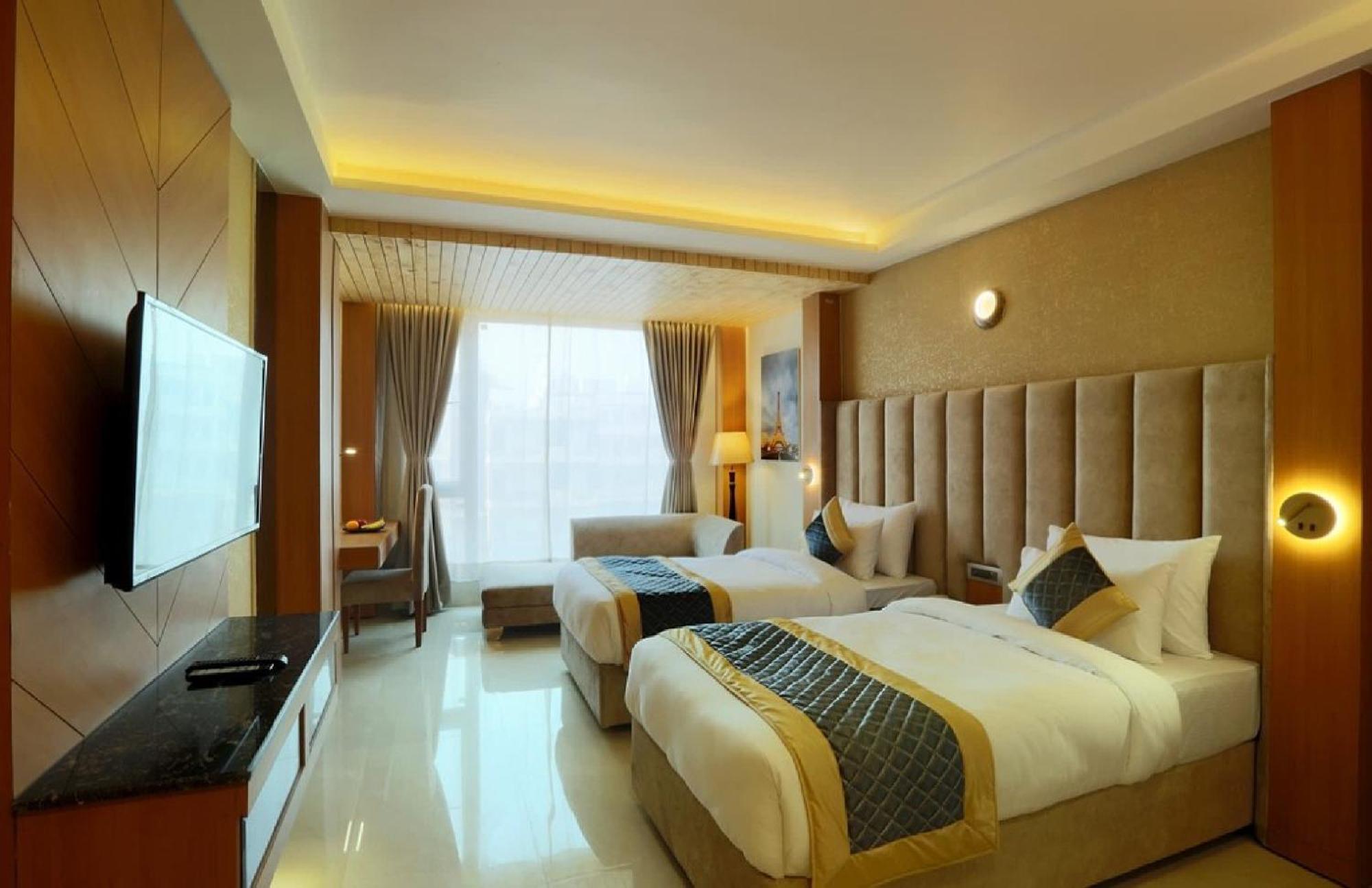 Ginger Palace Delhi Airport Hotel 4*